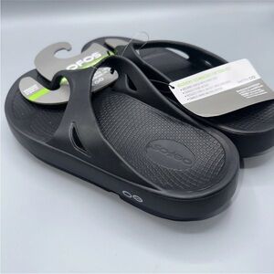 OOFOS OORIGINAL RECOVERY SANDAL MEN 6 /WOMEN 8 -Style 1000 BLACK - BLACK